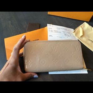 Louis Vuitton Zippy Wallet pre loved.